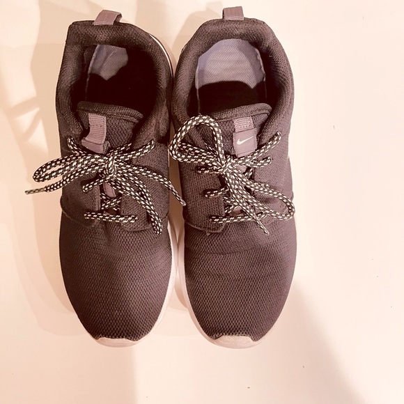 Running shoes - Picture 2 of 2